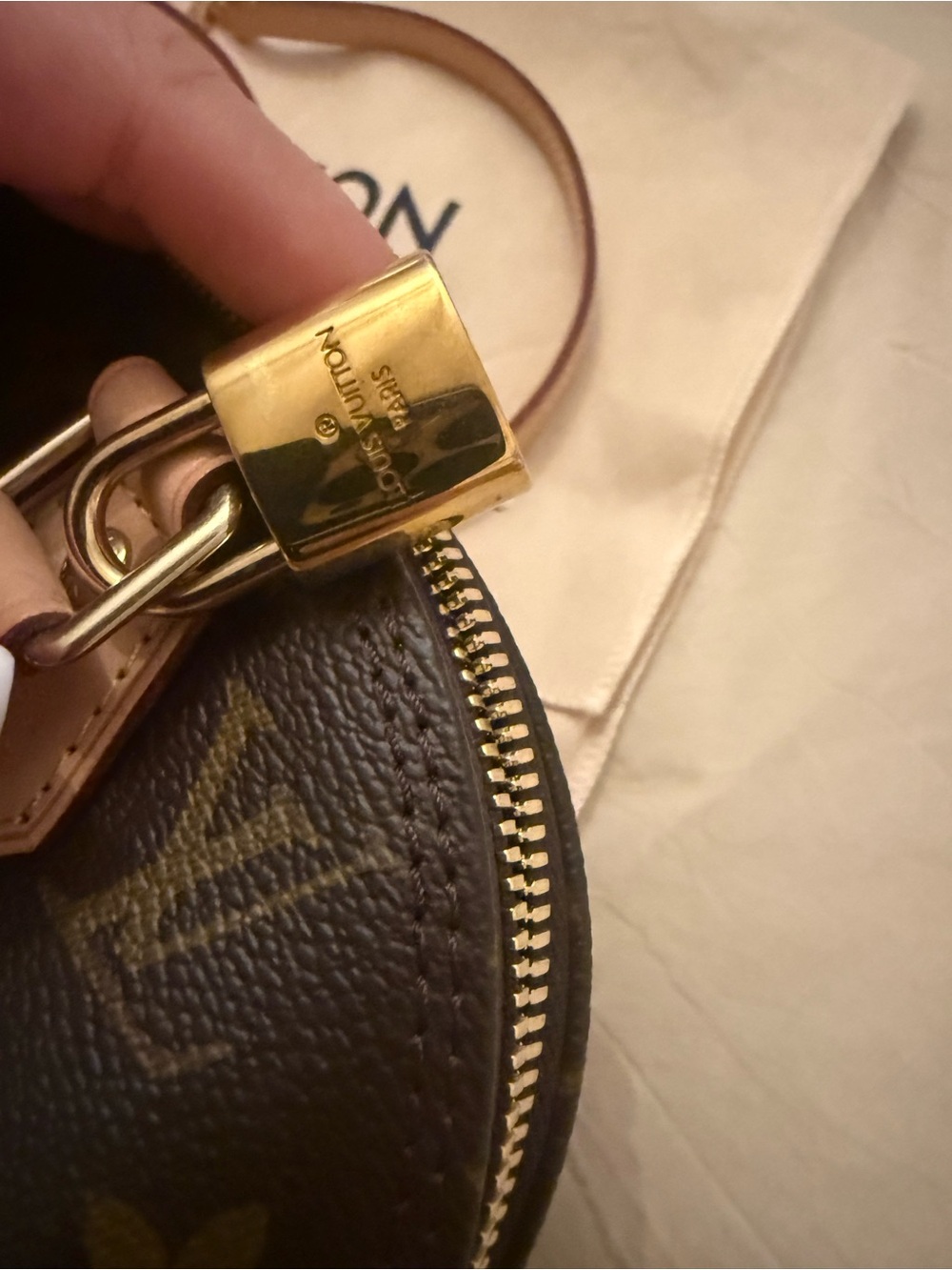 Louis Vuitton Monogram Alma BB in Mono Canvas with Victorian Wallet. - Picture 4 of 16